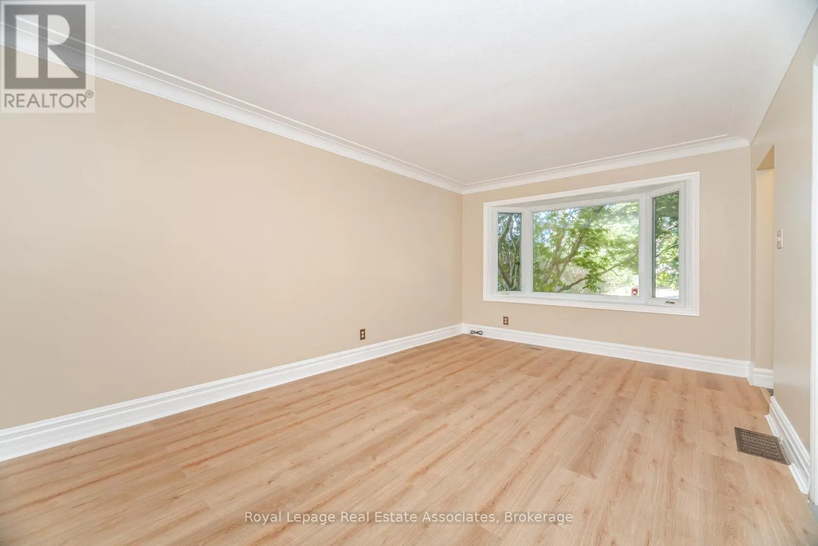UPPER - 319 GRANTHAM AVENUE