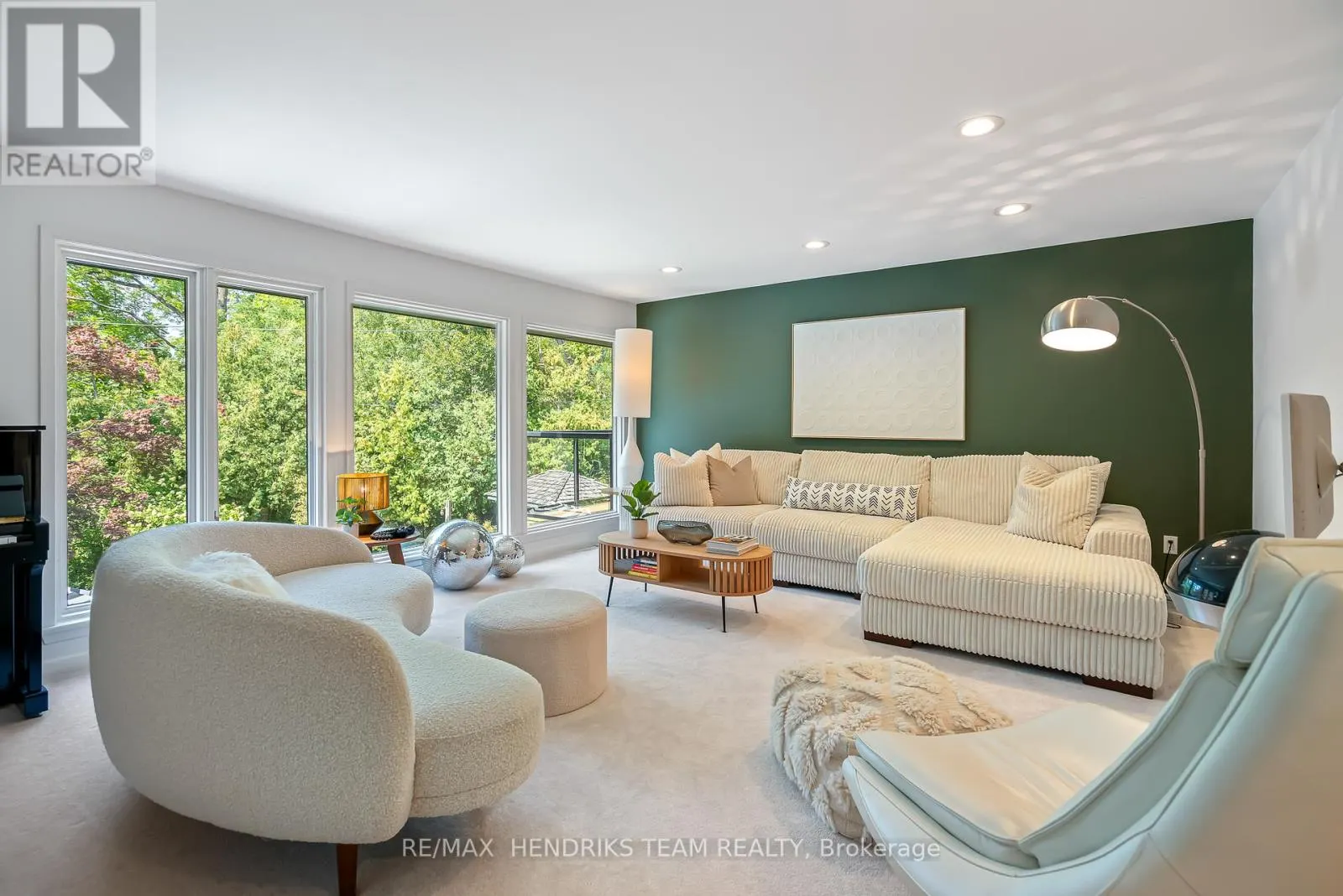 2 BRIARFIELD CRESCENT