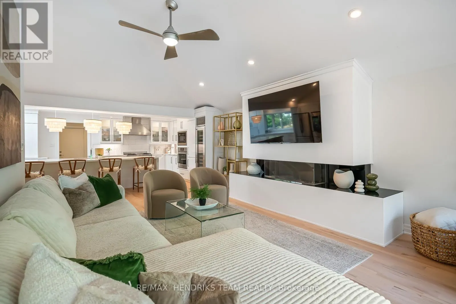 2 BRIARFIELD CRESCENT