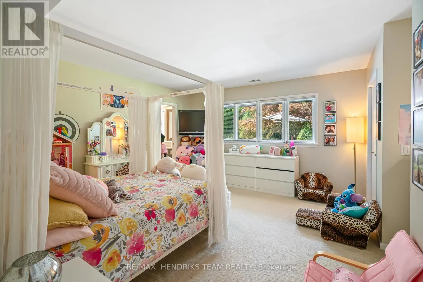 2 BRIARFIELD CRESCENT