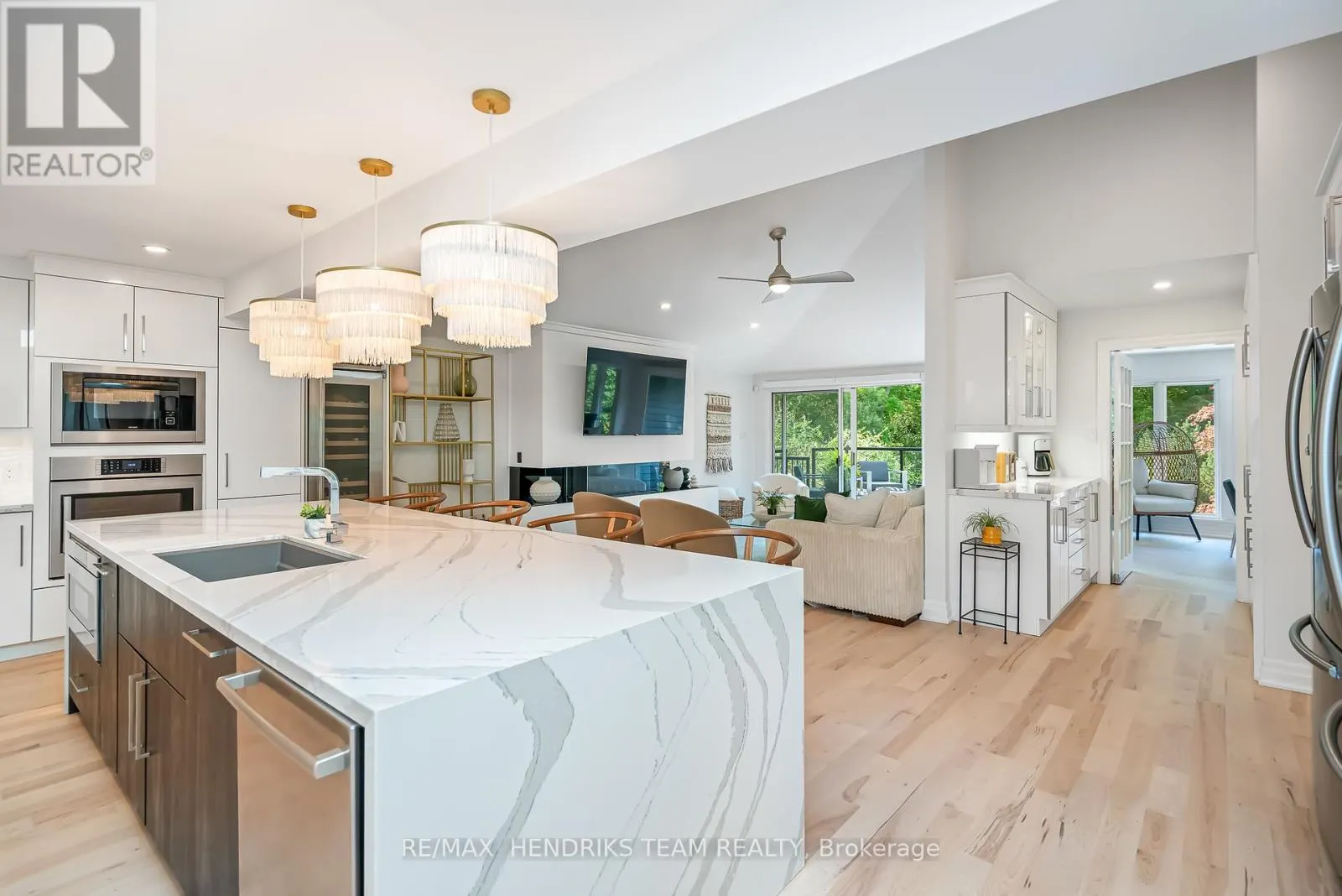 2 BRIARFIELD CRESCENT