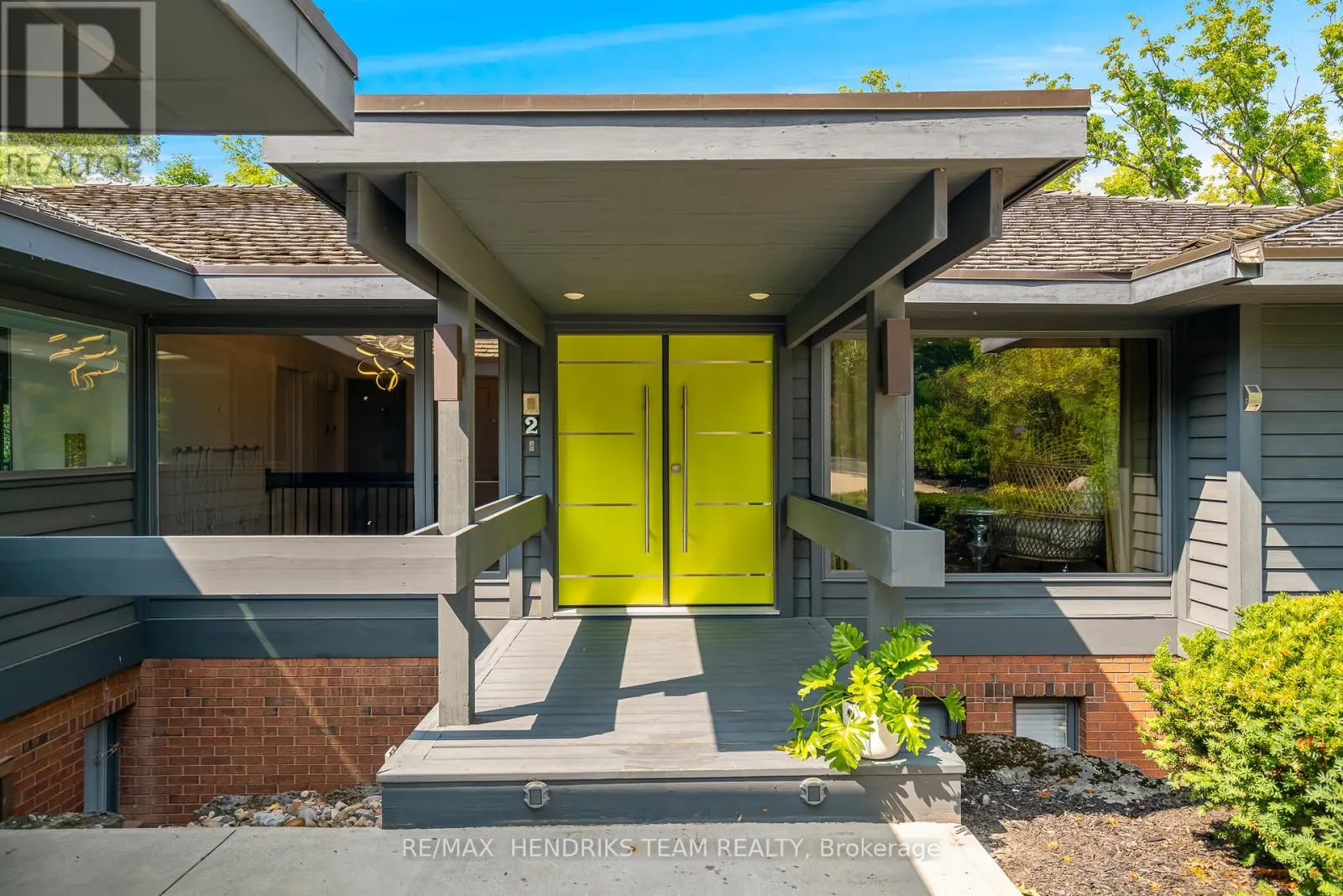 2 BRIARFIELD CRESCENT