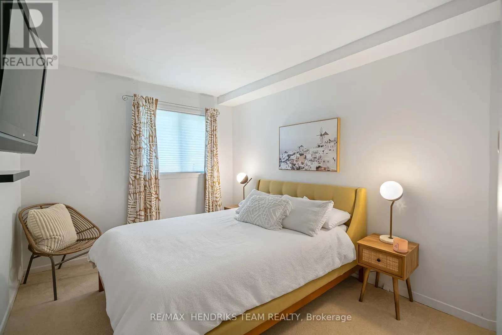 2 BRIARFIELD CRESCENT