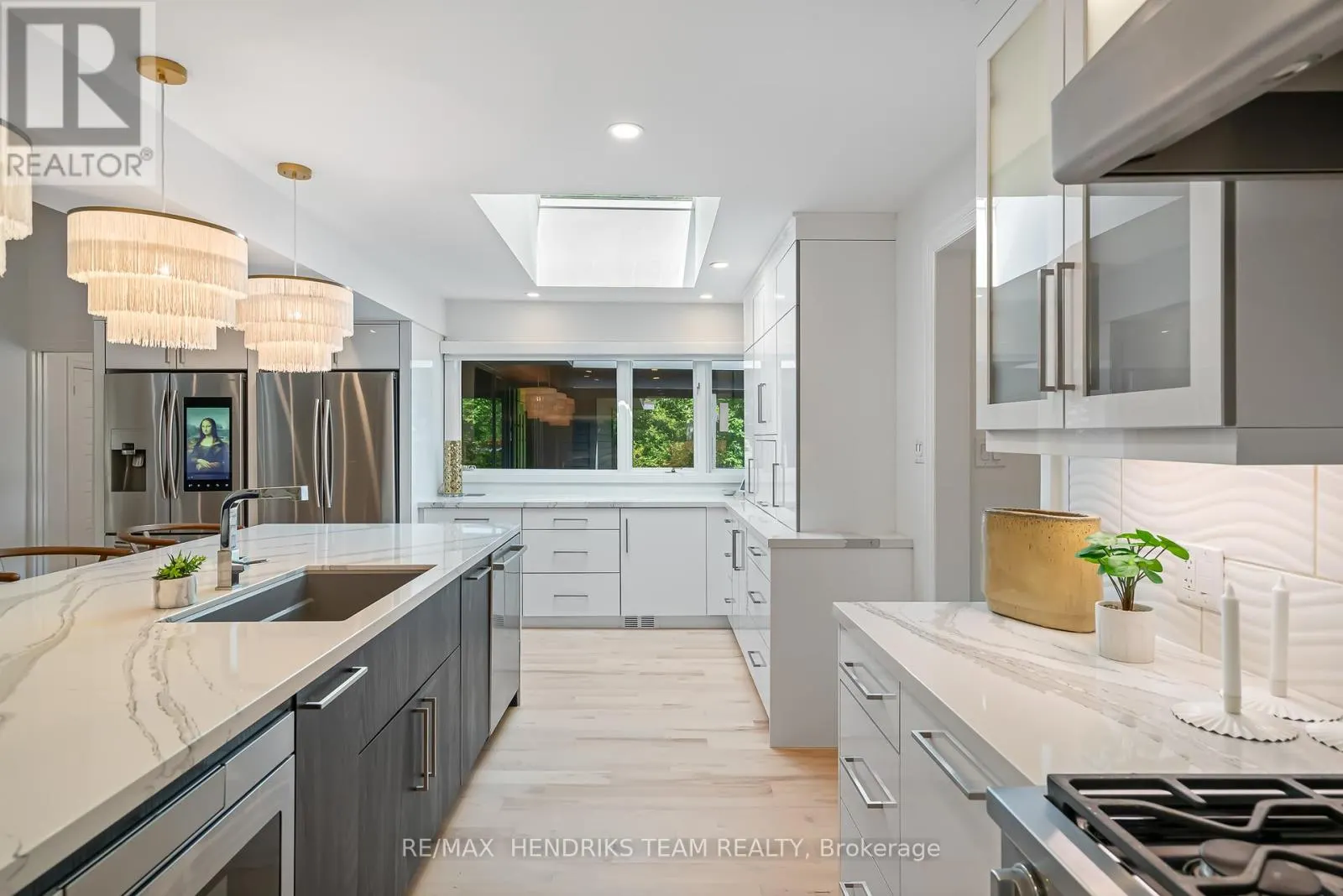 2 BRIARFIELD CRESCENT