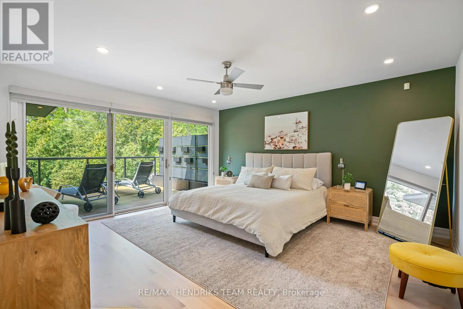 2 BRIARFIELD CRESCENT