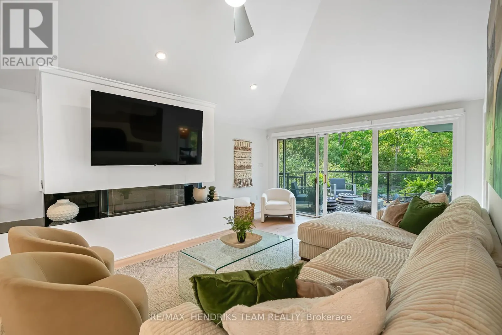 2 BRIARFIELD CRESCENT