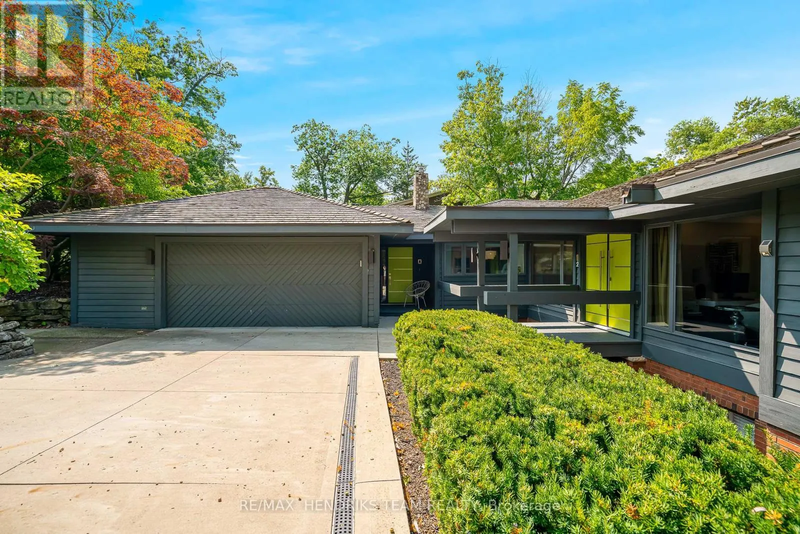 2 BRIARFIELD CRESCENT