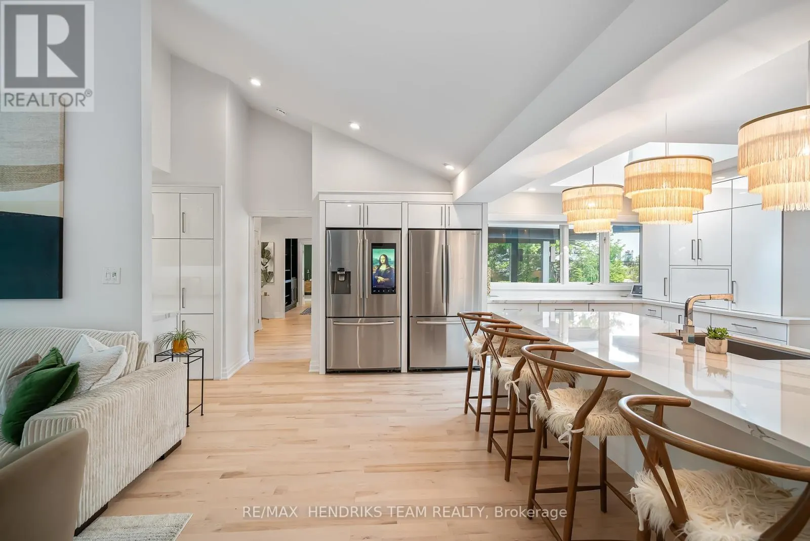 2 BRIARFIELD CRESCENT