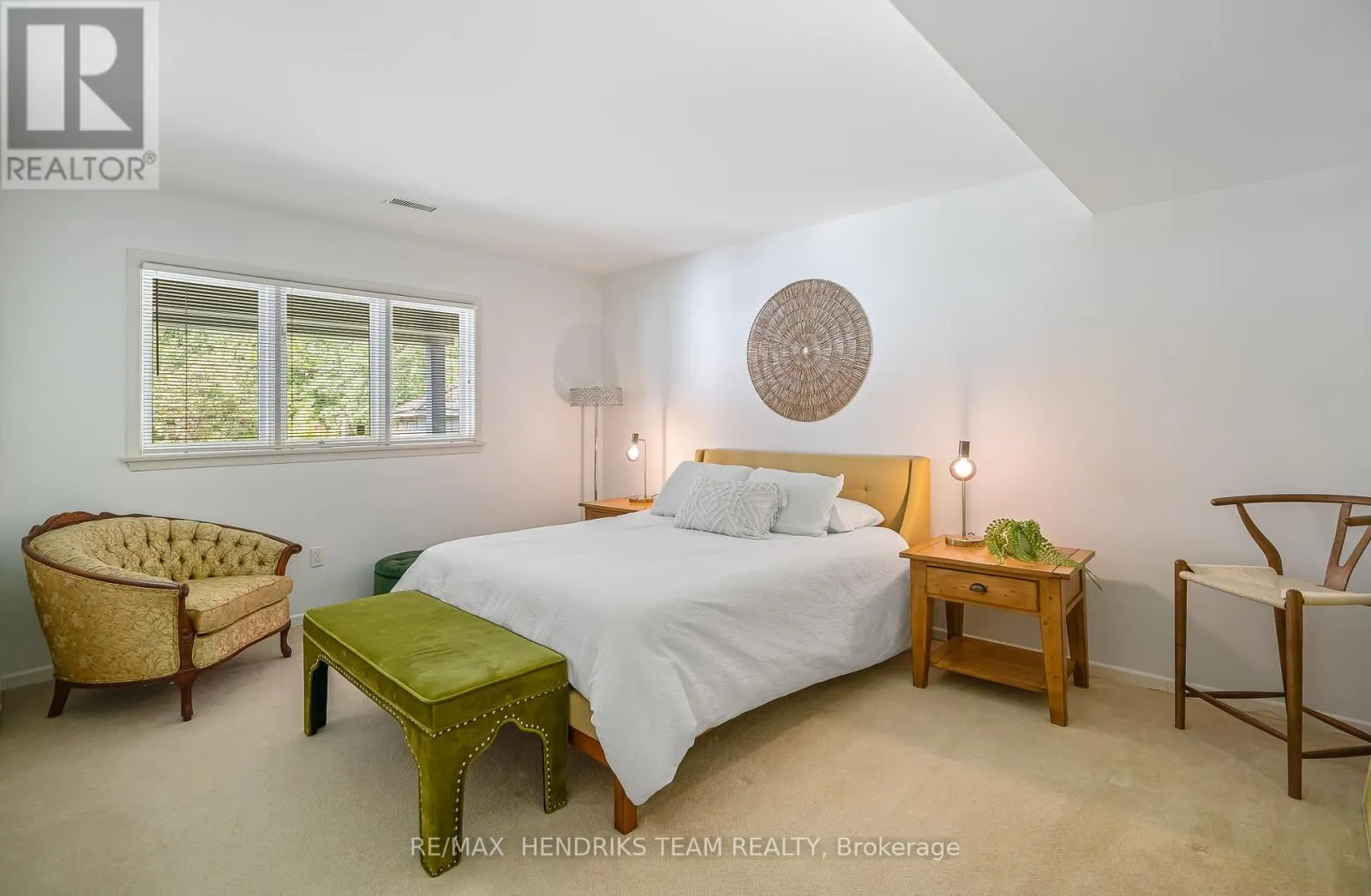 2 BRIARFIELD CRESCENT