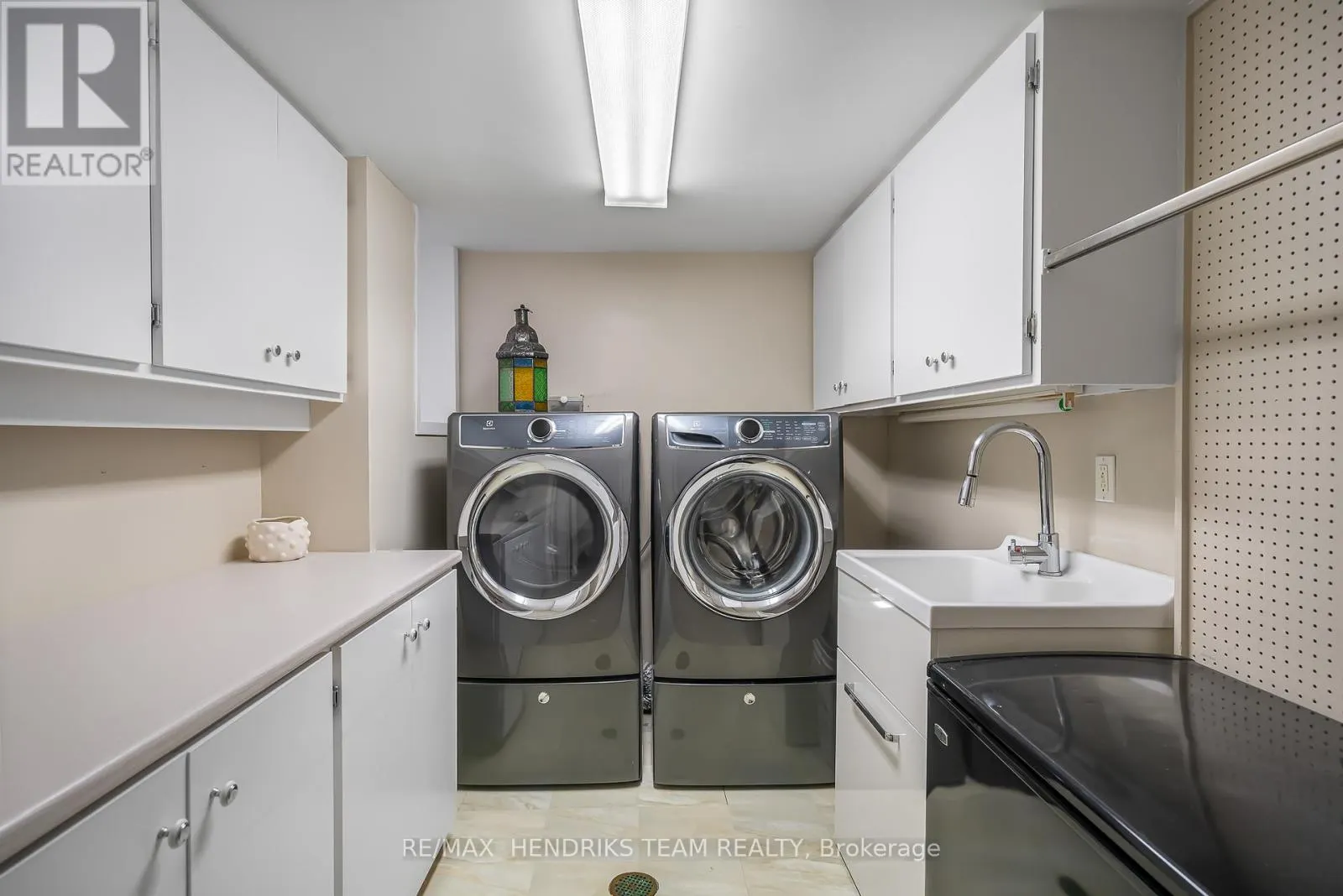 2 BRIARFIELD CRESCENT