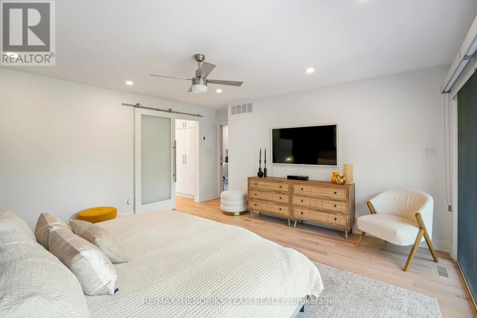 2 BRIARFIELD CRESCENT