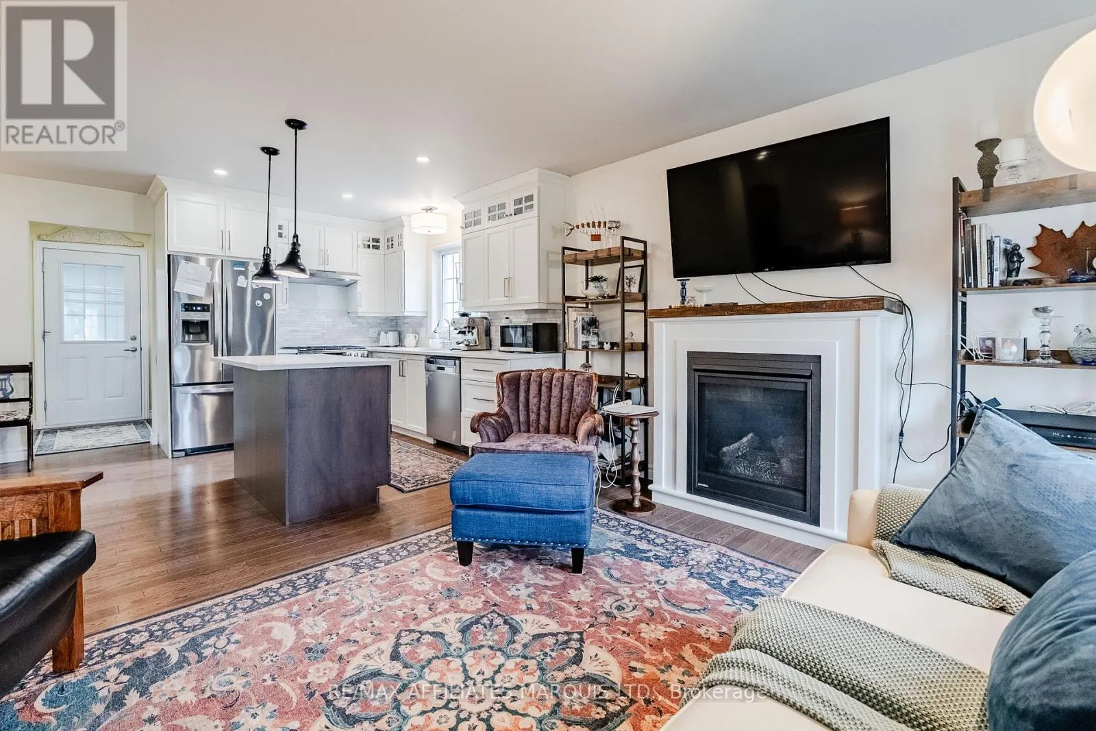 100 FRONT STREET E