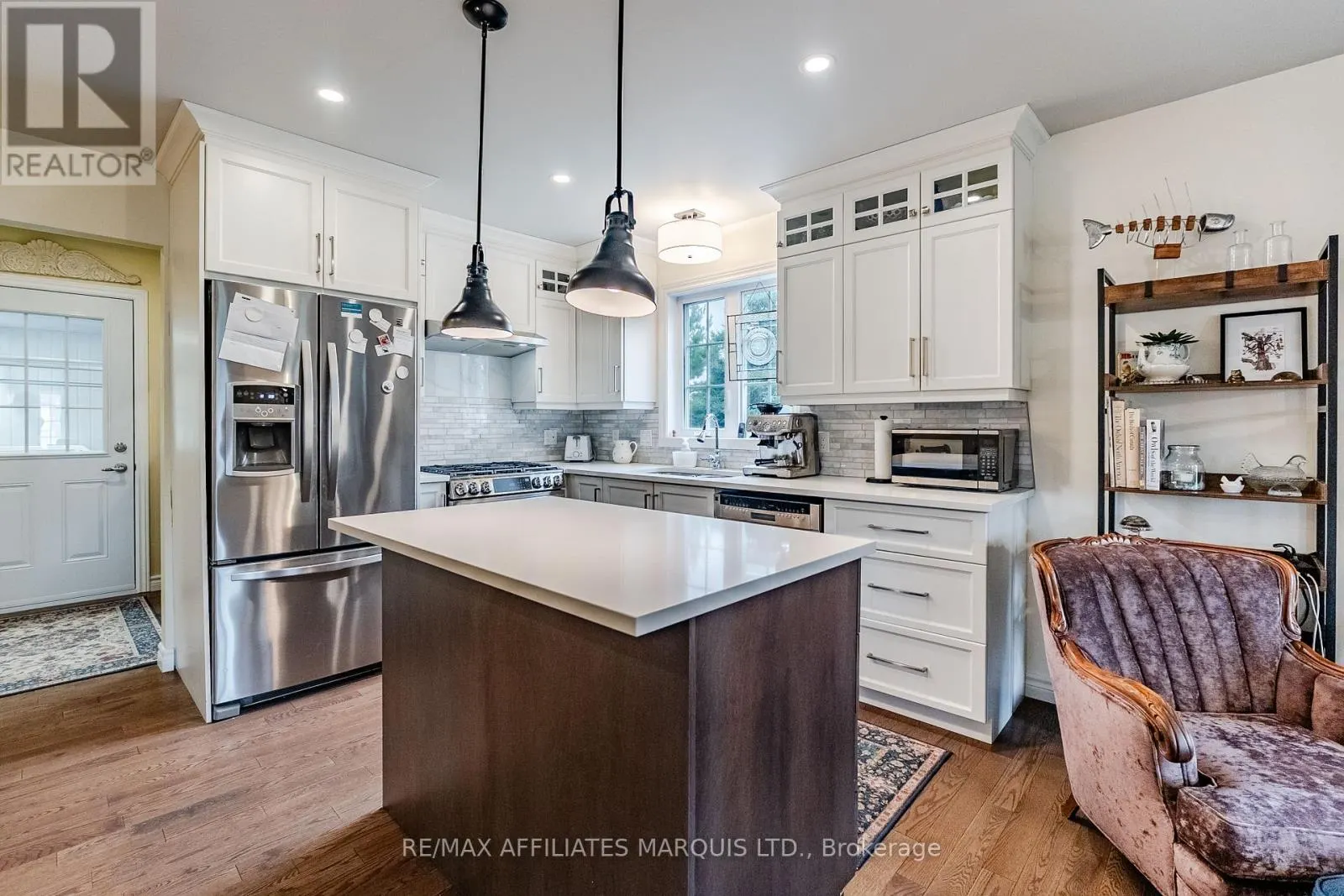 100 FRONT STREET E