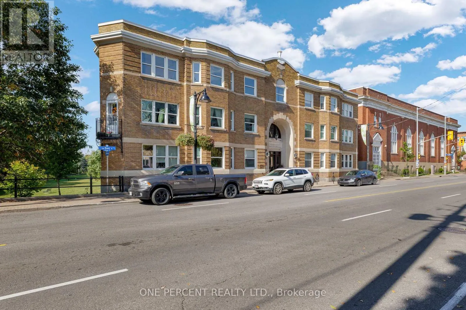 25 - 612 BANK STREET