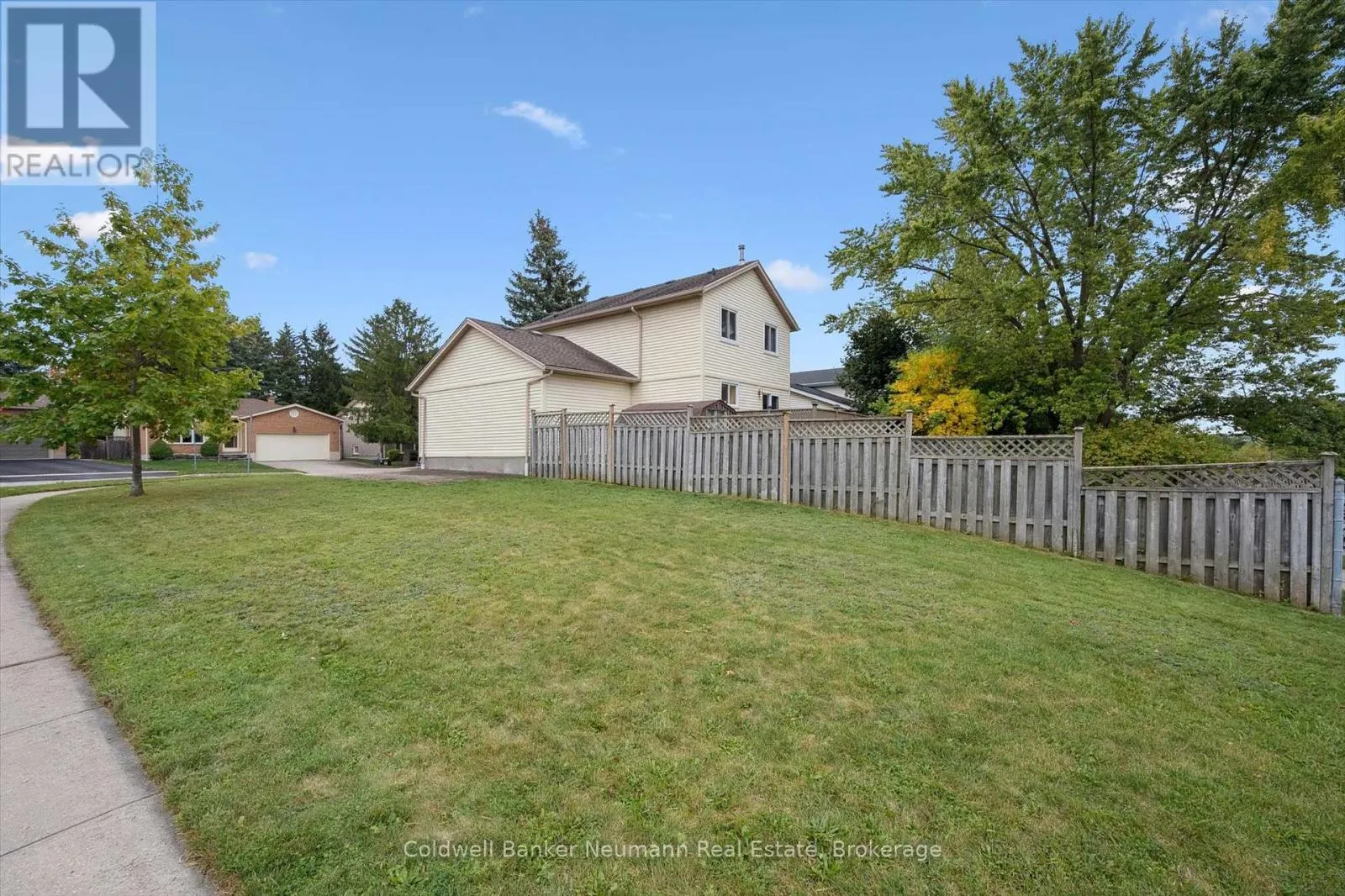 46 DUNHILL CRESCENT
