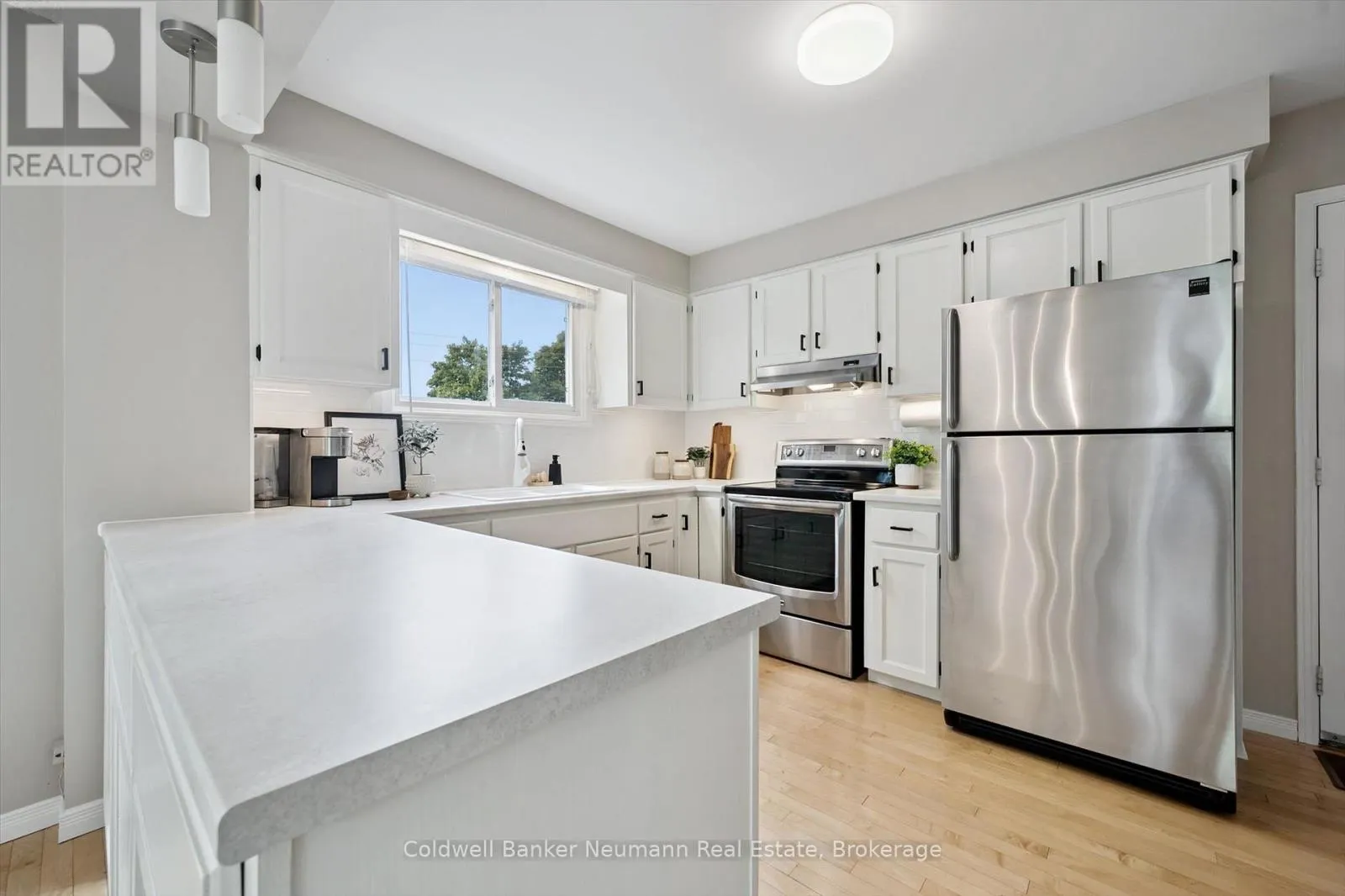 46 DUNHILL CRESCENT