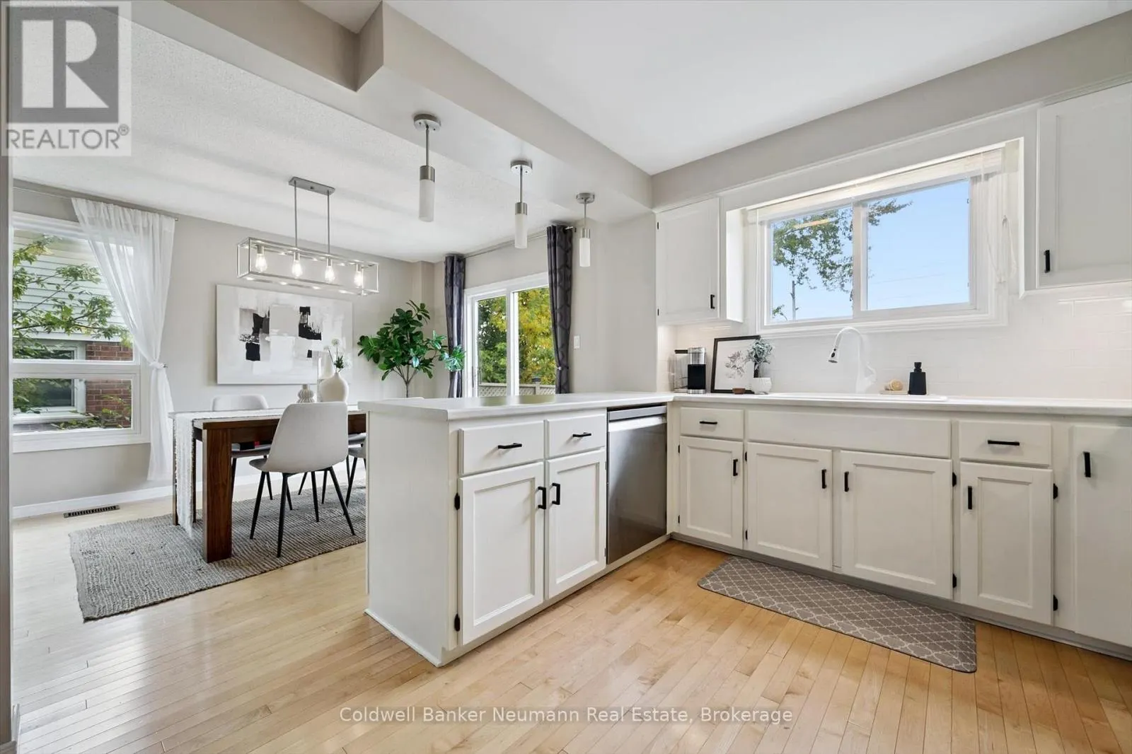 46 DUNHILL CRESCENT