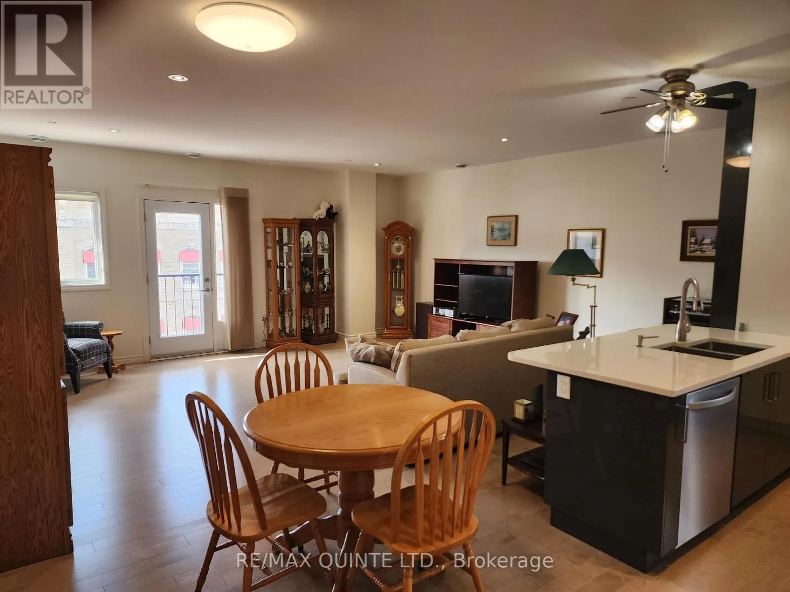 304 - 199 FRONT STREET, #304