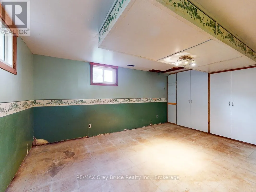 877 30TH STREET W