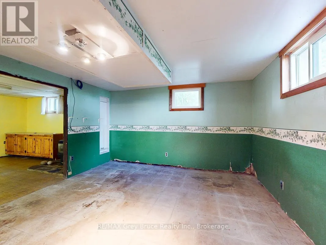 877 30TH STREET W
