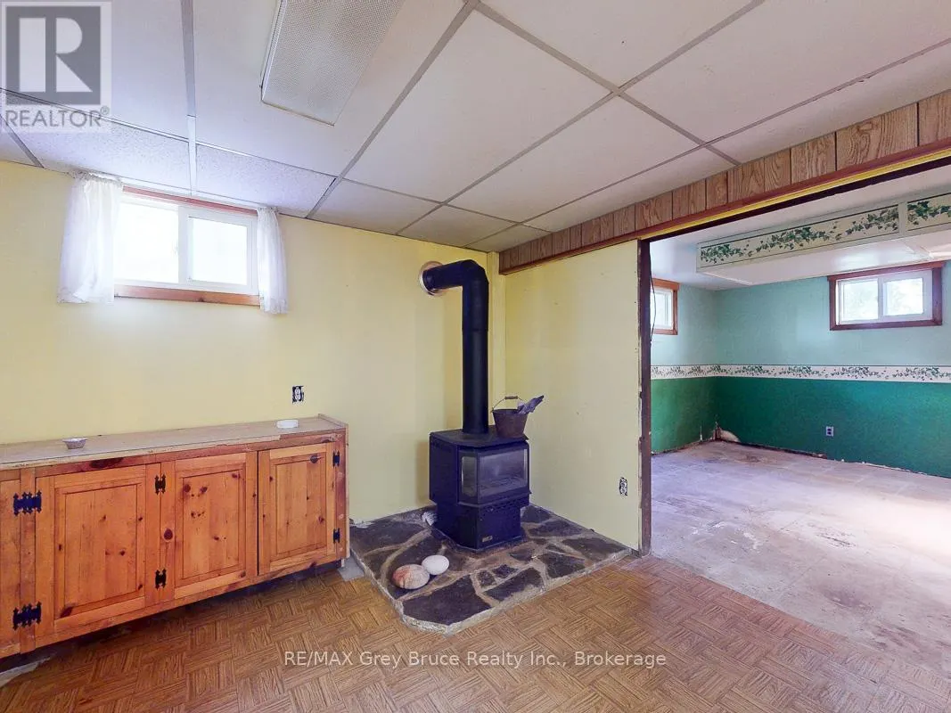 877 30TH STREET W