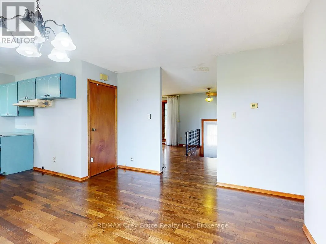 877 30TH STREET W