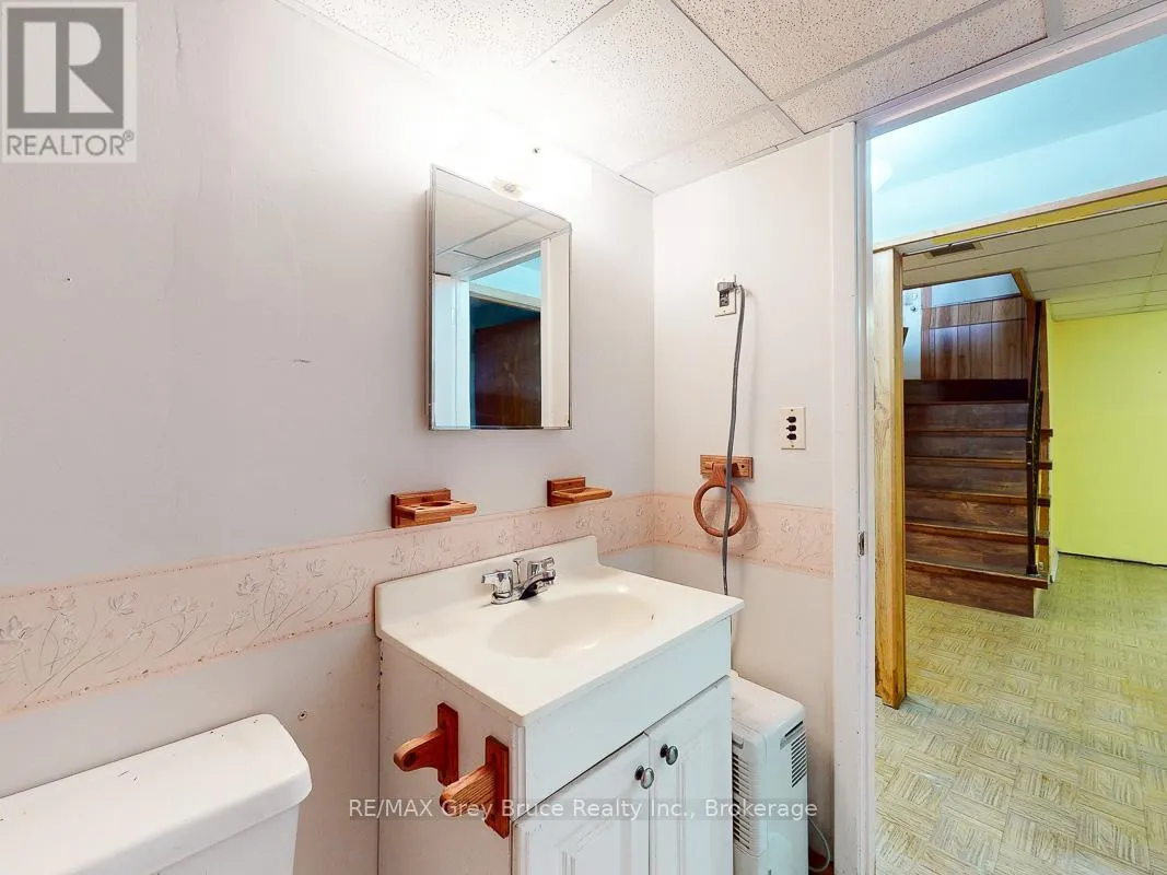 877 30TH STREET W