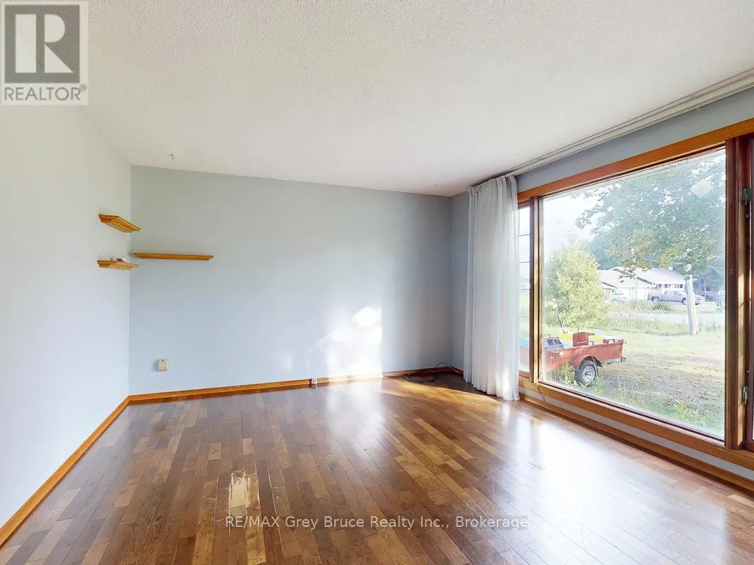 877 30TH STREET W