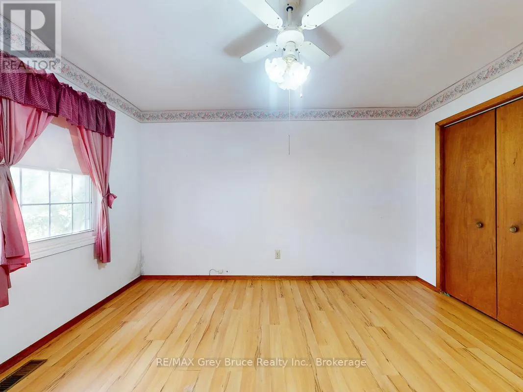 877 30TH STREET W