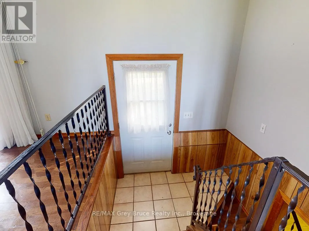 877 30TH STREET W