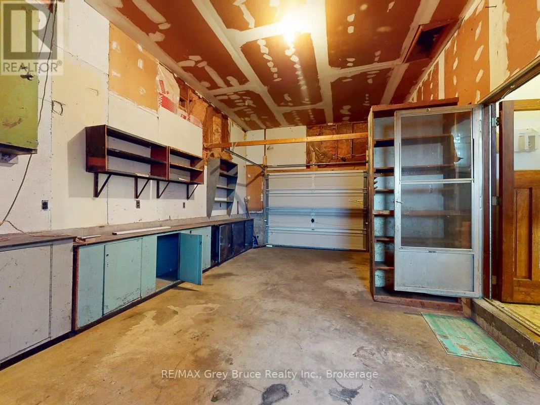 877 30TH STREET W