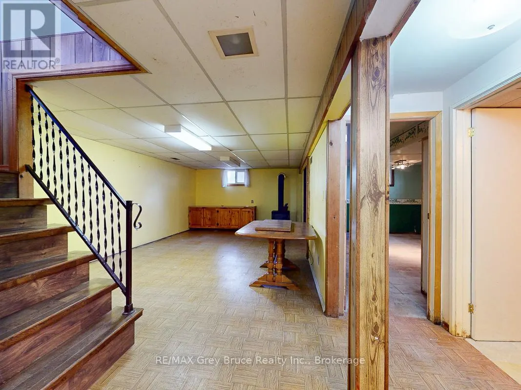 877 30TH STREET W