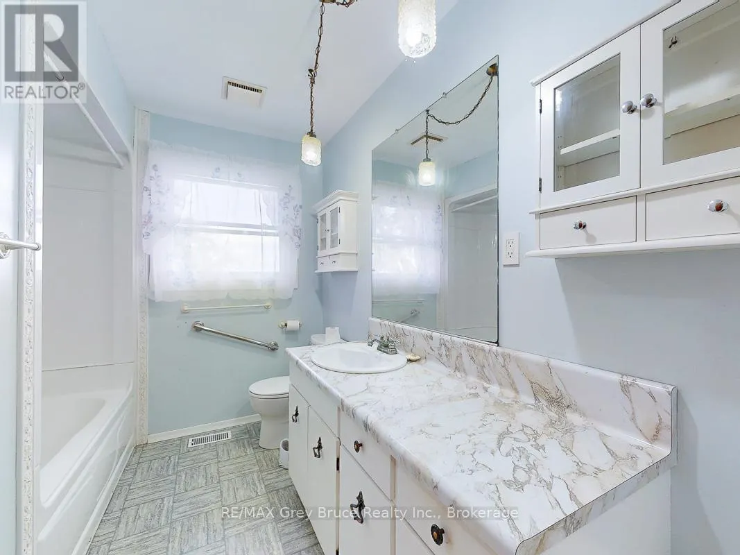 877 30TH STREET W