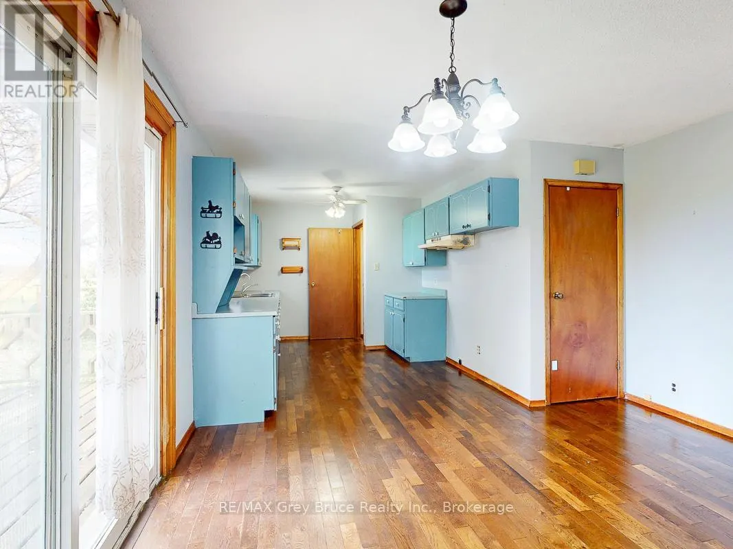 877 30TH STREET W