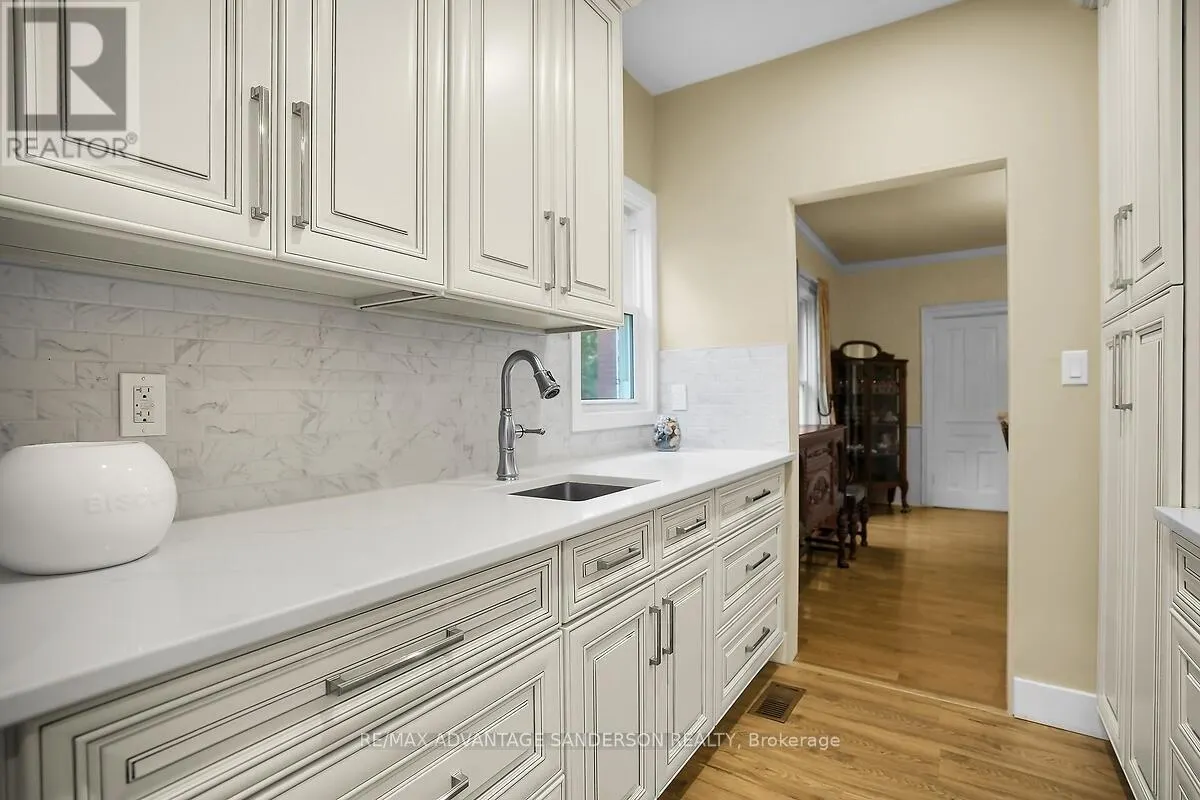 8523 TOWNSEND LINE
