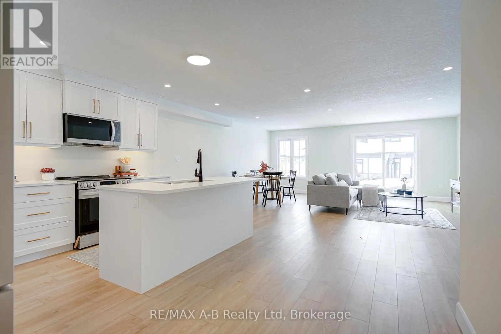 28 LINDA DRIVE