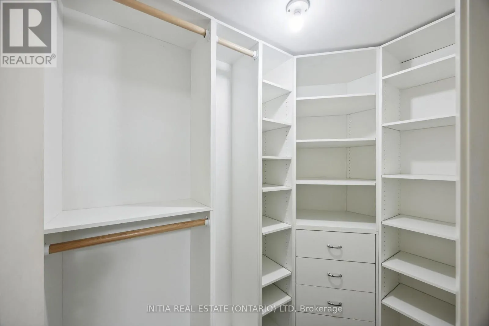 27 - 825 EXMOUTH STREET, #27