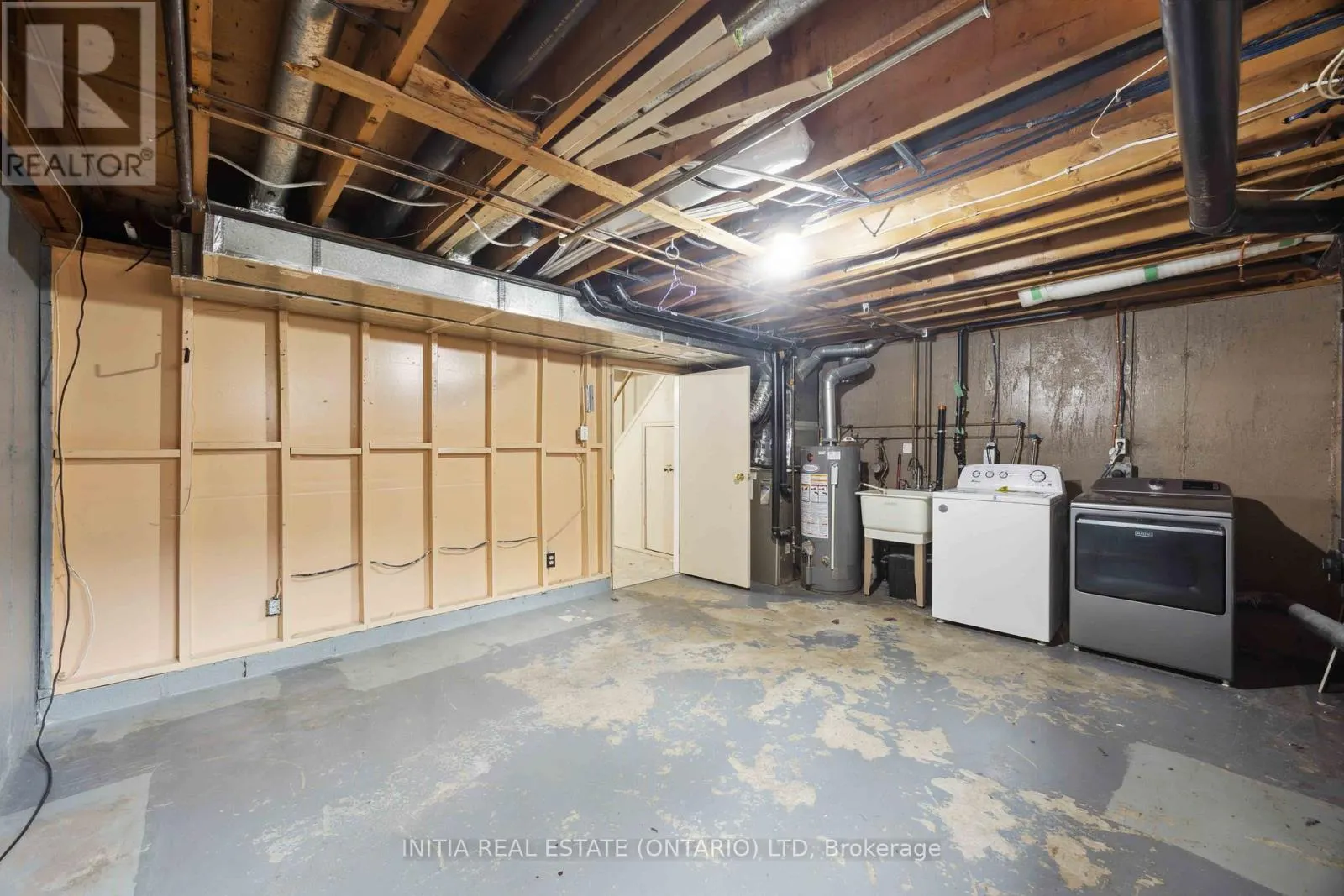 27 - 825 EXMOUTH STREET, #27