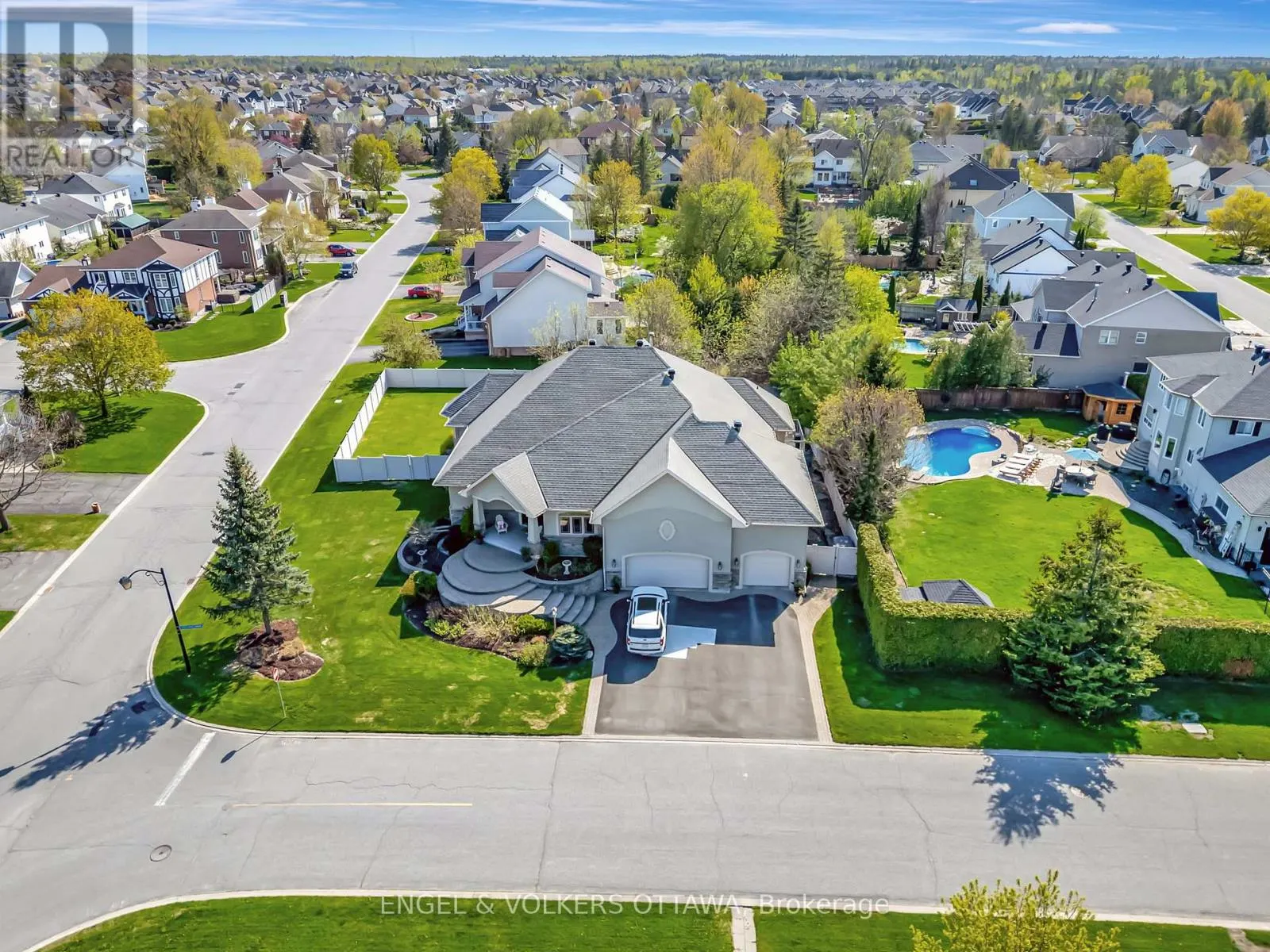 2 BEECHGROVE GARDENS