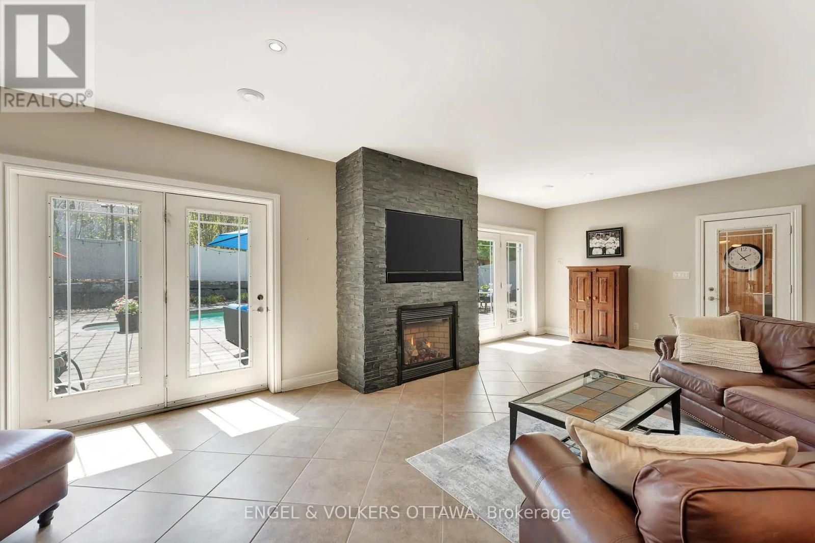 2 BEECHGROVE GARDENS