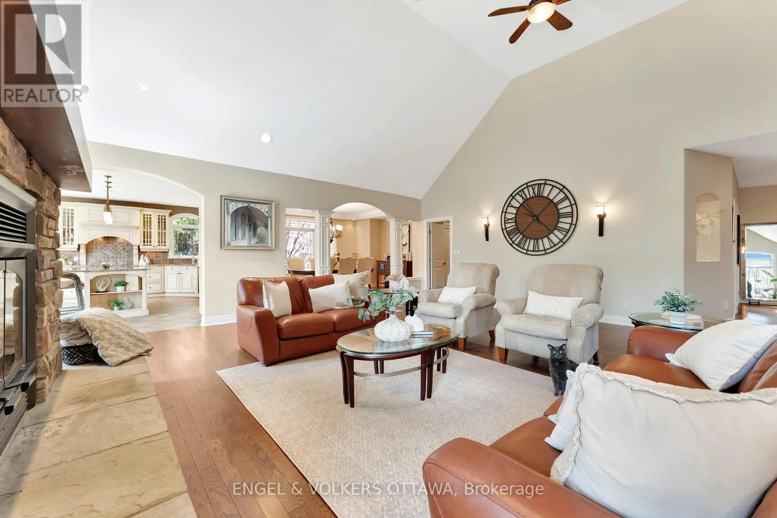 2 BEECHGROVE GARDENS