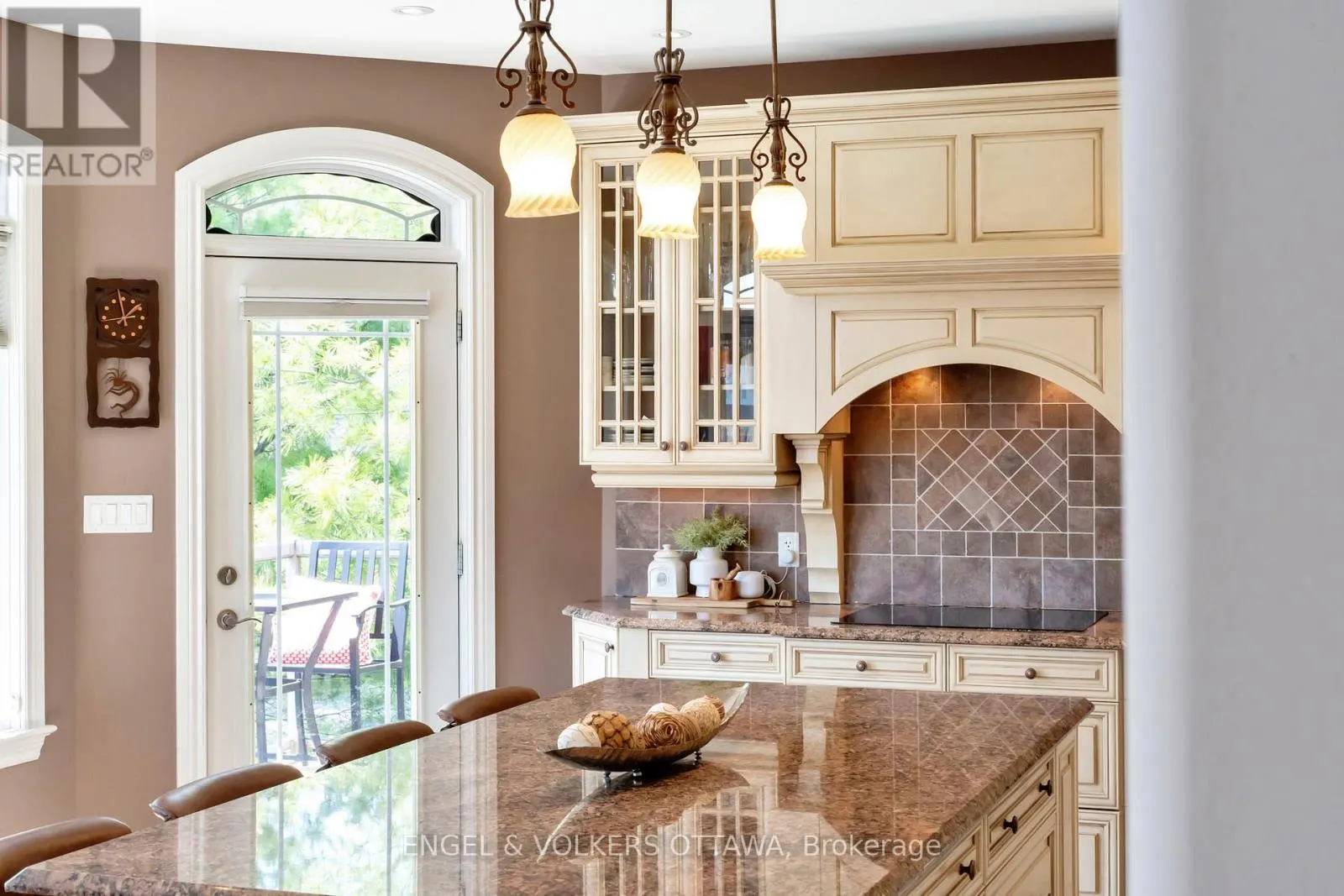 2 BEECHGROVE GARDENS