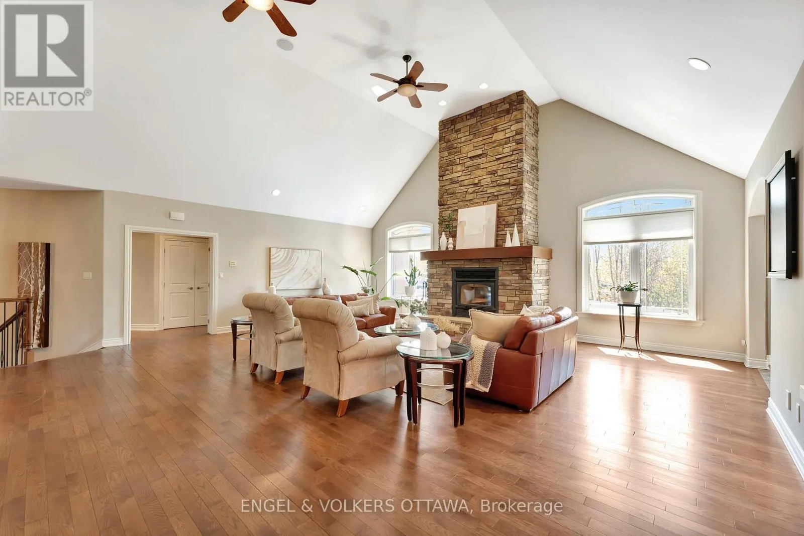 2 BEECHGROVE GARDENS