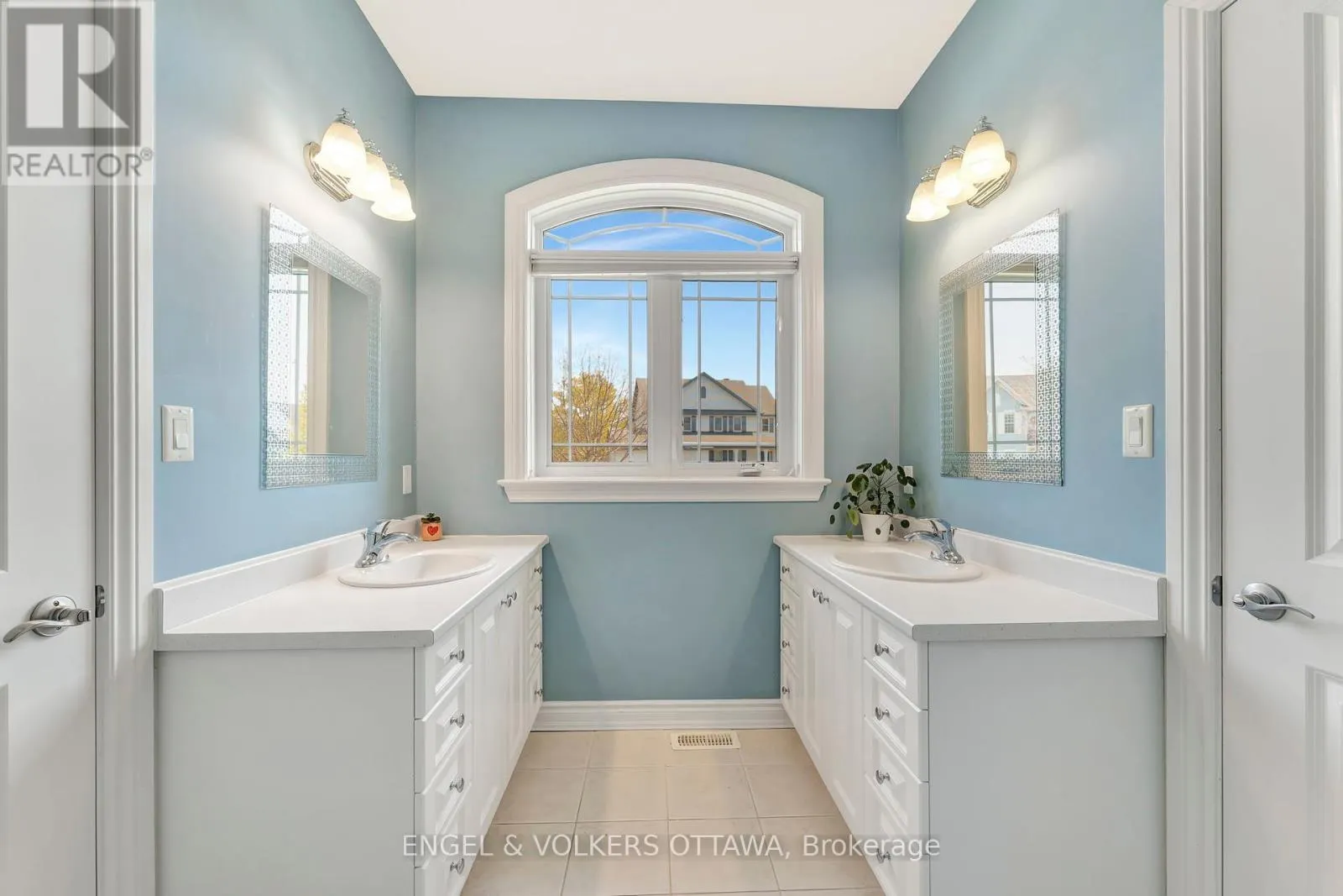 2 BEECHGROVE GARDENS