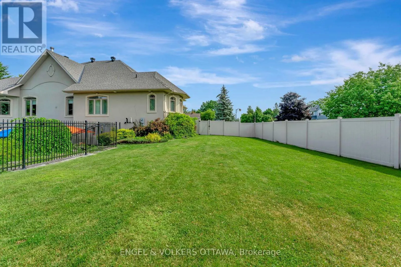 2 BEECHGROVE GARDENS
