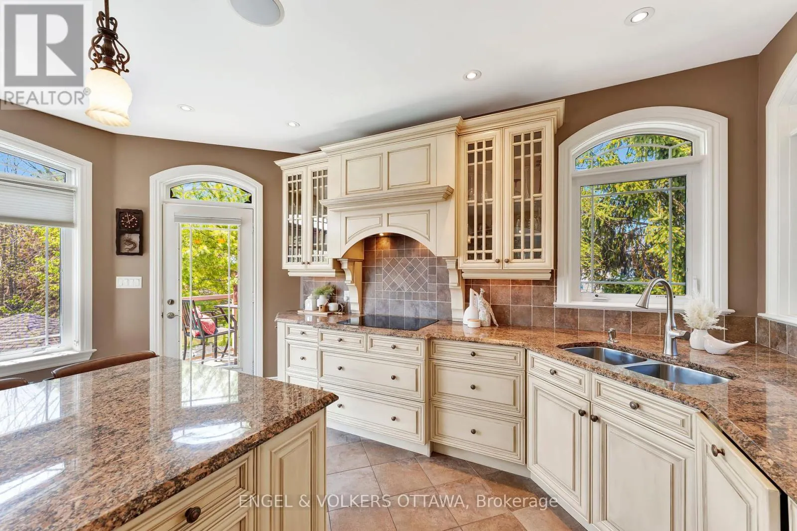 2 BEECHGROVE GARDENS