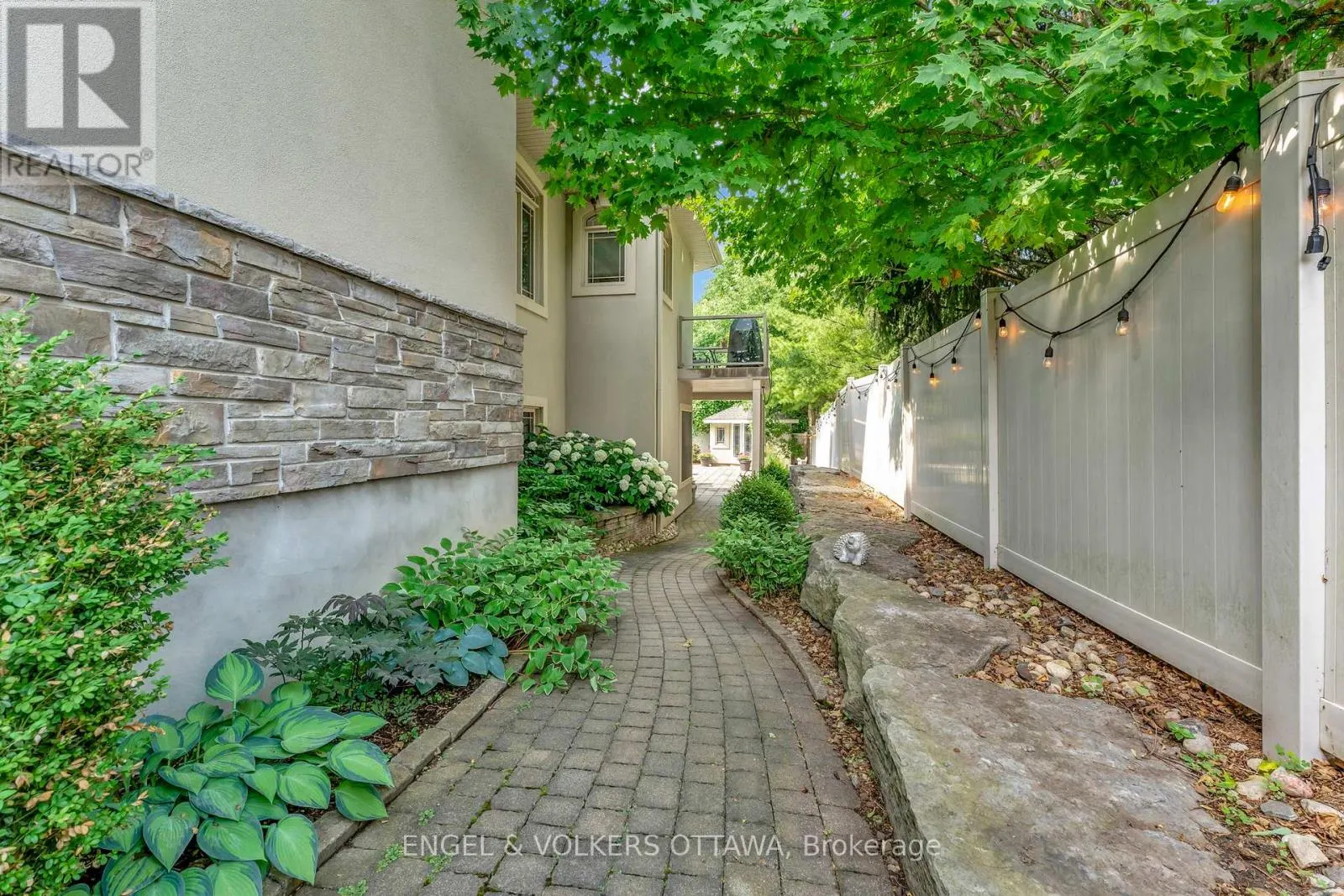 2 BEECHGROVE GARDENS