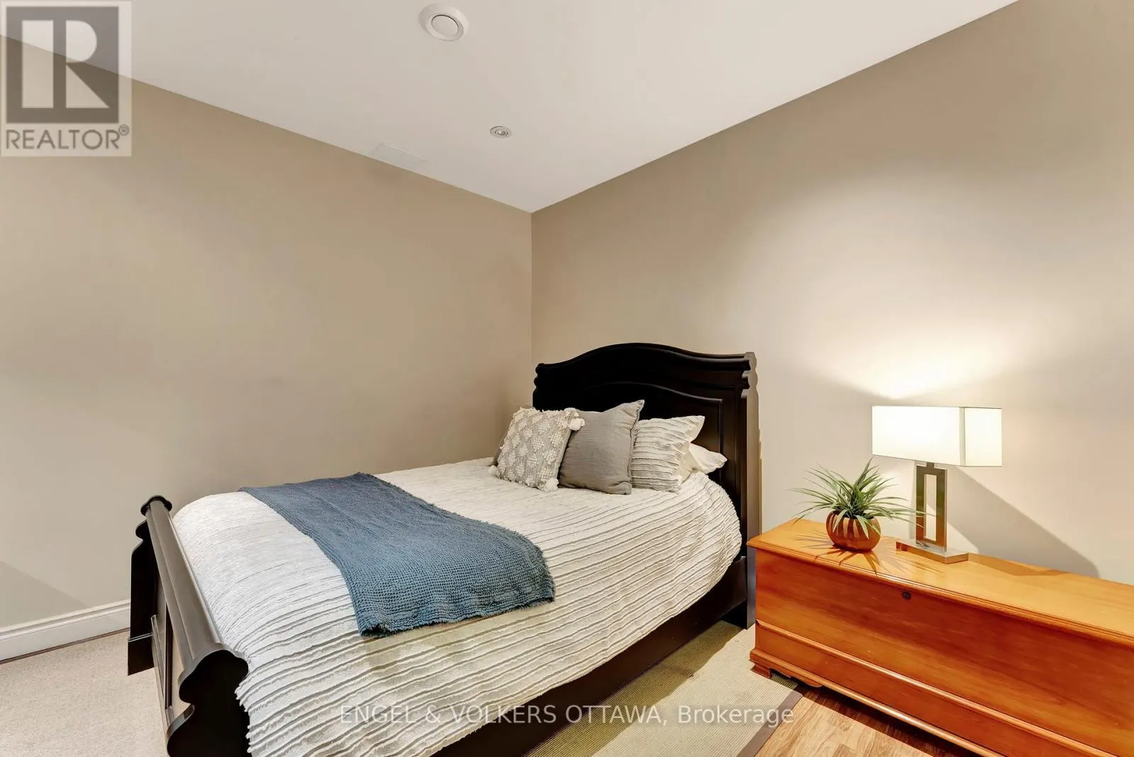 2 BEECHGROVE GARDENS