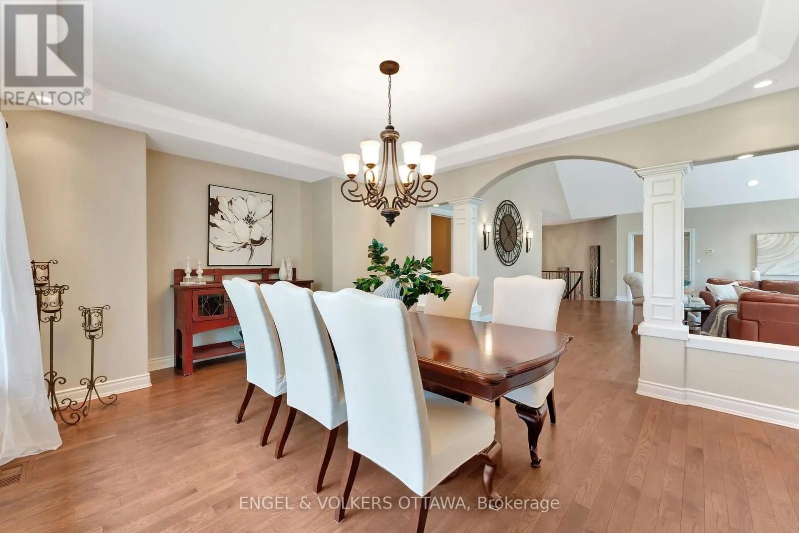 2 BEECHGROVE GARDENS
