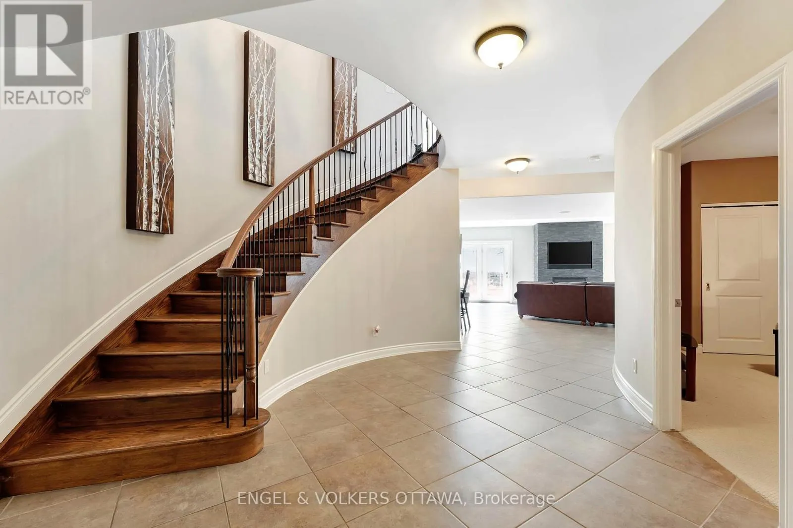 2 BEECHGROVE GARDENS